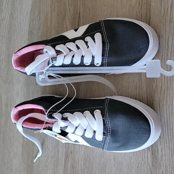 Cat & Jack Other - Cat & Jack Girls Black Low Top Sneakers Size 1